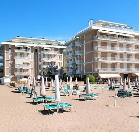 Puerto Del Sol Fronte Mare Appartement Lido di Jesolo Buitenkant foto