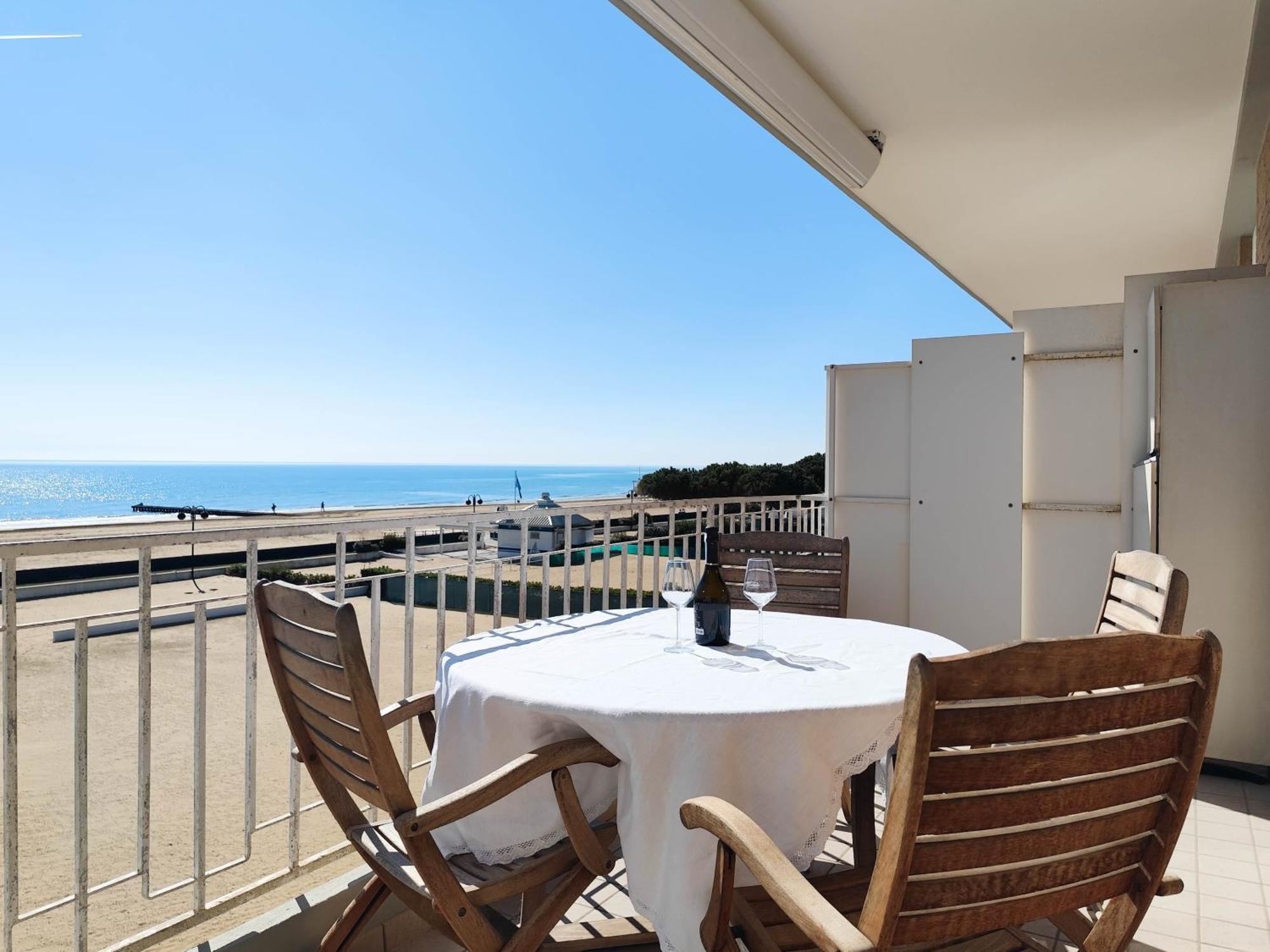 Puerto Del Sol Fronte Mare Appartement Lido di Jesolo Buitenkant foto