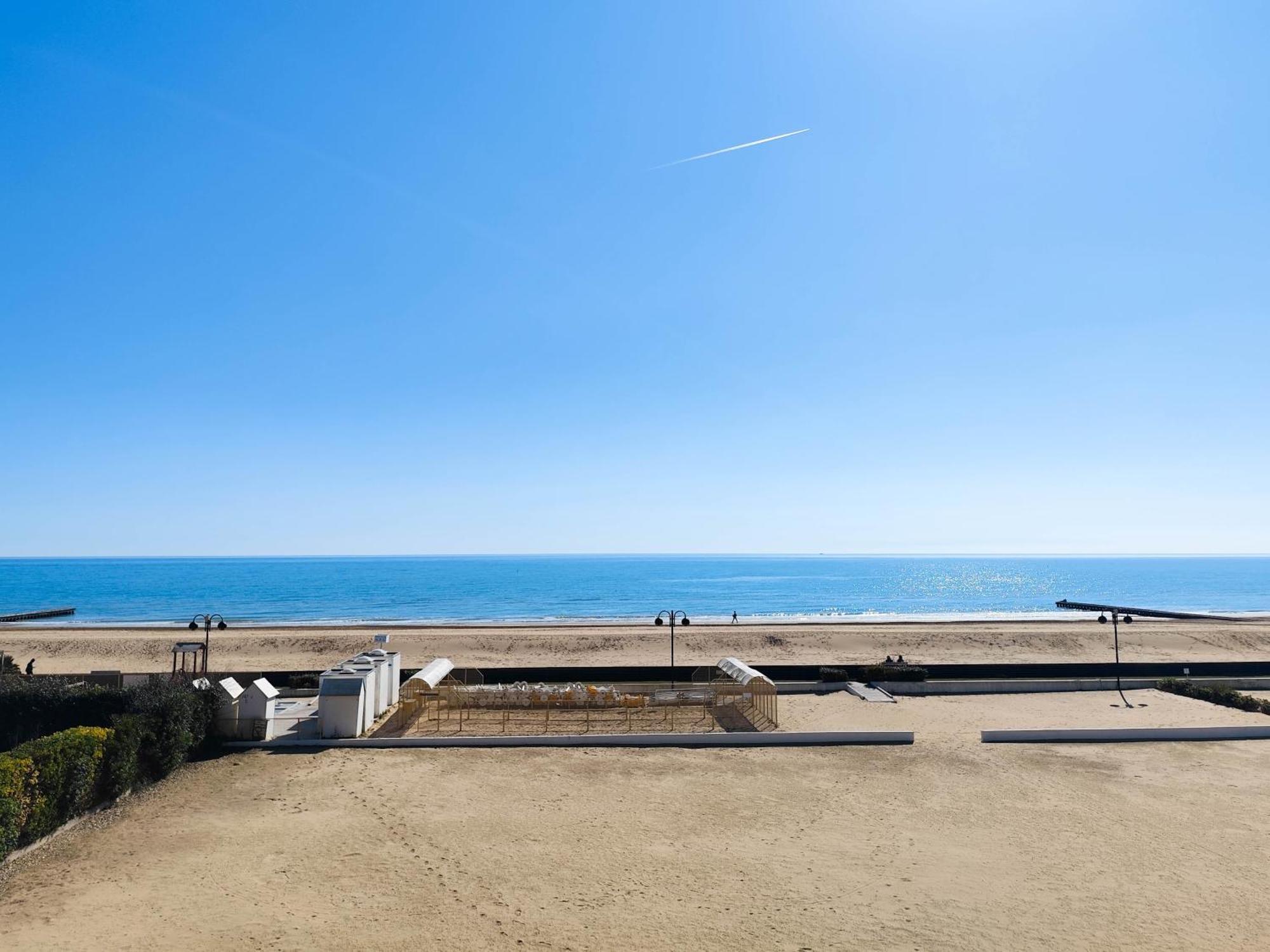 Puerto Del Sol Fronte Mare Appartement Lido di Jesolo Buitenkant foto